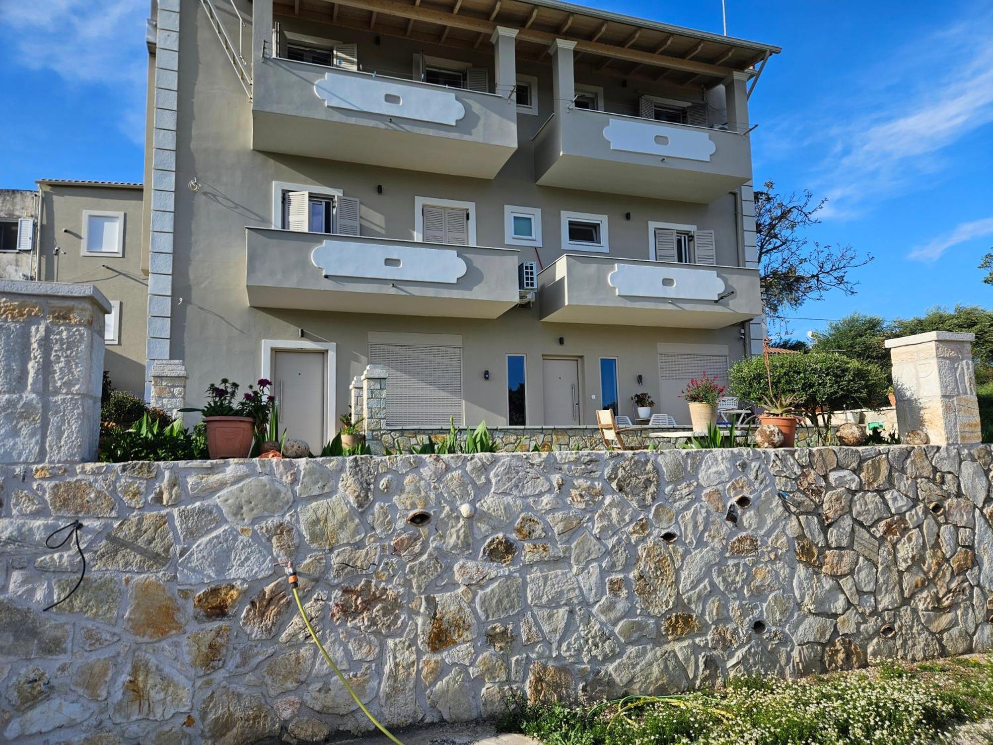 Apartmán Grey Luxury House Ypsos Exteriér fotografie